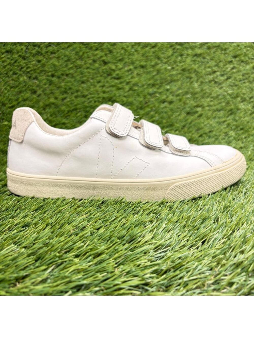 Veja Recife Leather Womens Size 5 White Beige Athletic Lifestyle Shoes Sneakers